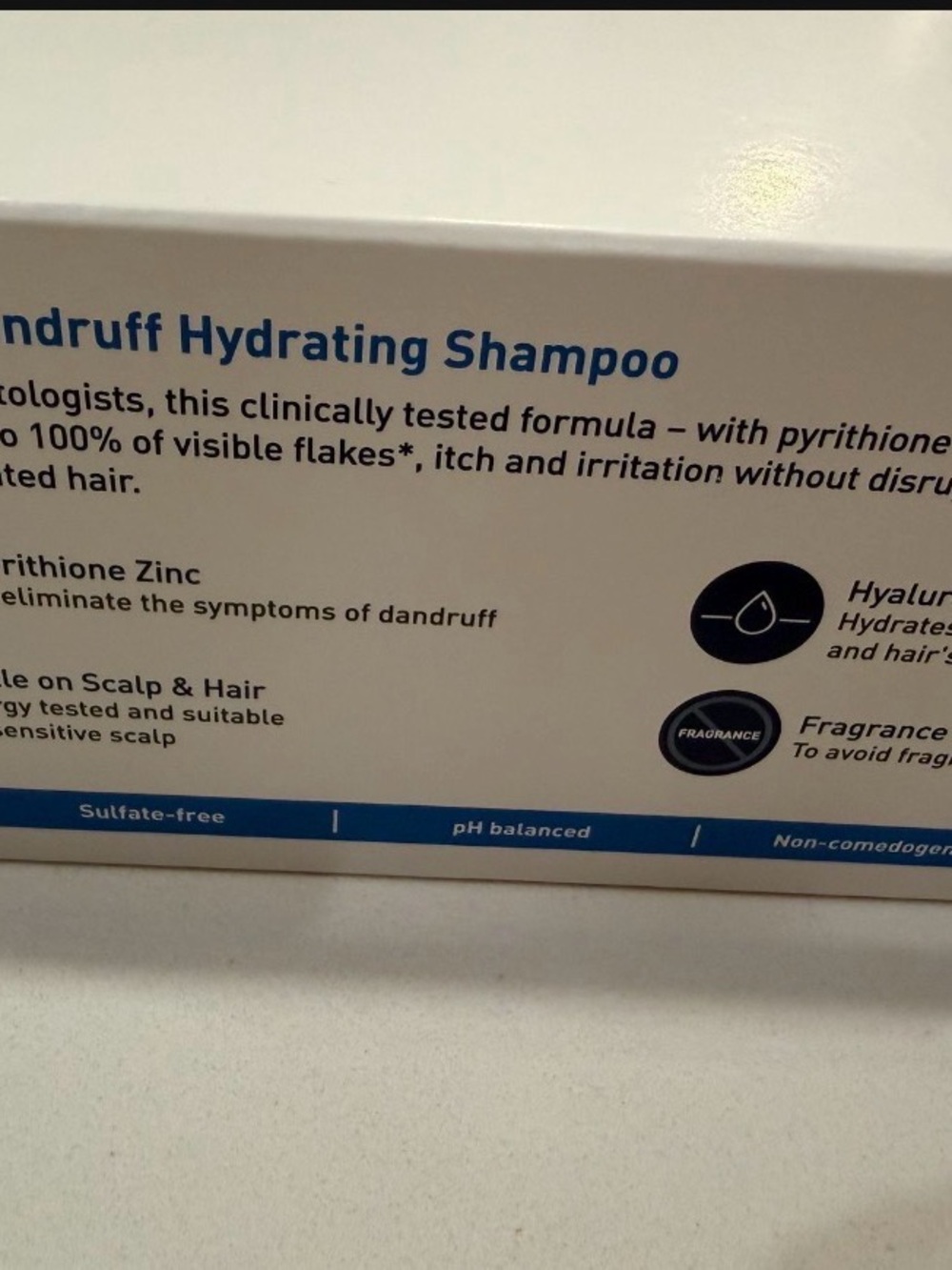 CeraVe Anti-Dandruff Hydrating Shampoo - White & Blue - Picture 2 of 3